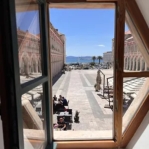 On The Square , Split Croacia